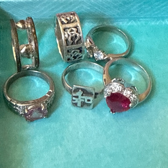 Costume Jewelry Ring Bundle β 7 Mixed Styles | Silver-Tone & Gem Look π - Picture 5 of 6